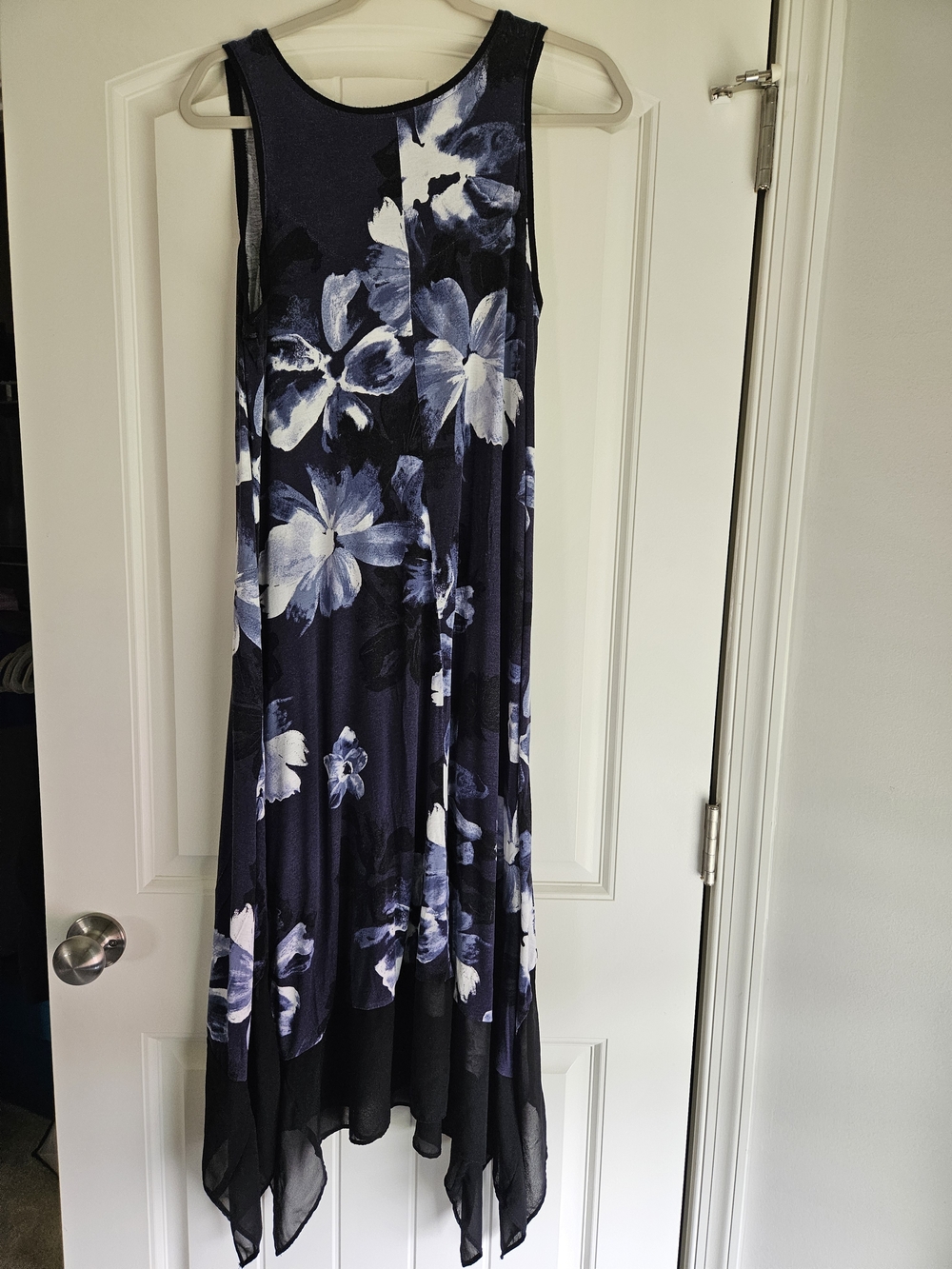 Simply Vera Vera Wang Navy and White Floral High-Low Maxi Dress - Picture 2 of 6